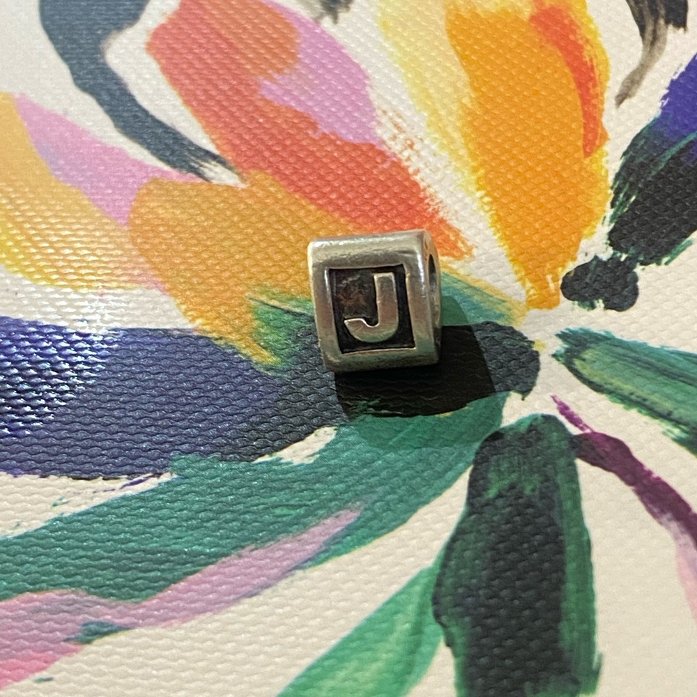 J charm Pandora